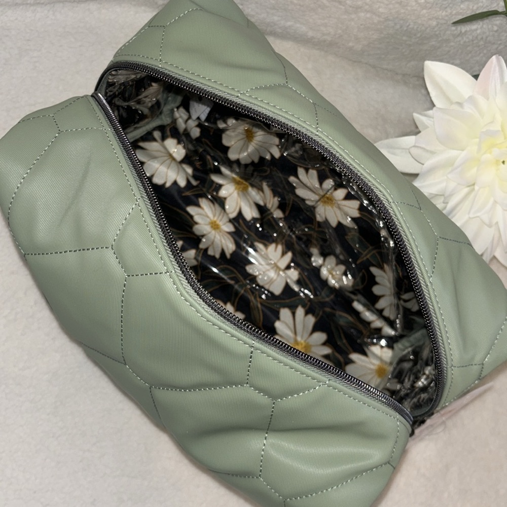 Lug Satin Luxe Toiletry Case - Bumper Satin ~ Sage - Picture 6 of 8